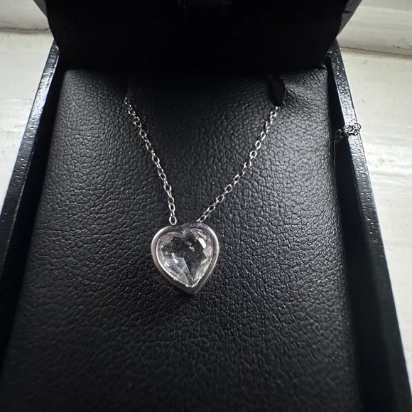 14k solid white gold & genuine white solitaire sapphire pendant . 85 ct. - Picture 4 of 10